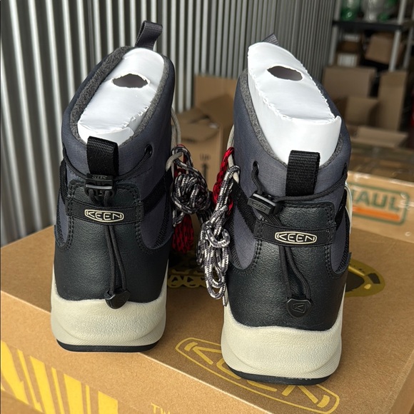 Keen Black and Red Winter Boots - Picture 4 of 8